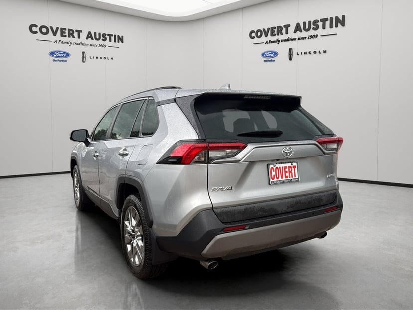 2020 Toyota RAV4 - Image 3