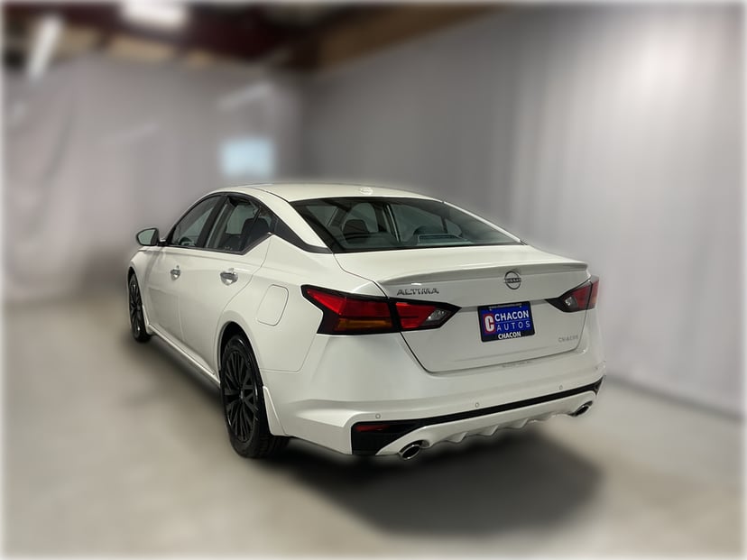 2025 Nissan Altima - Image 3