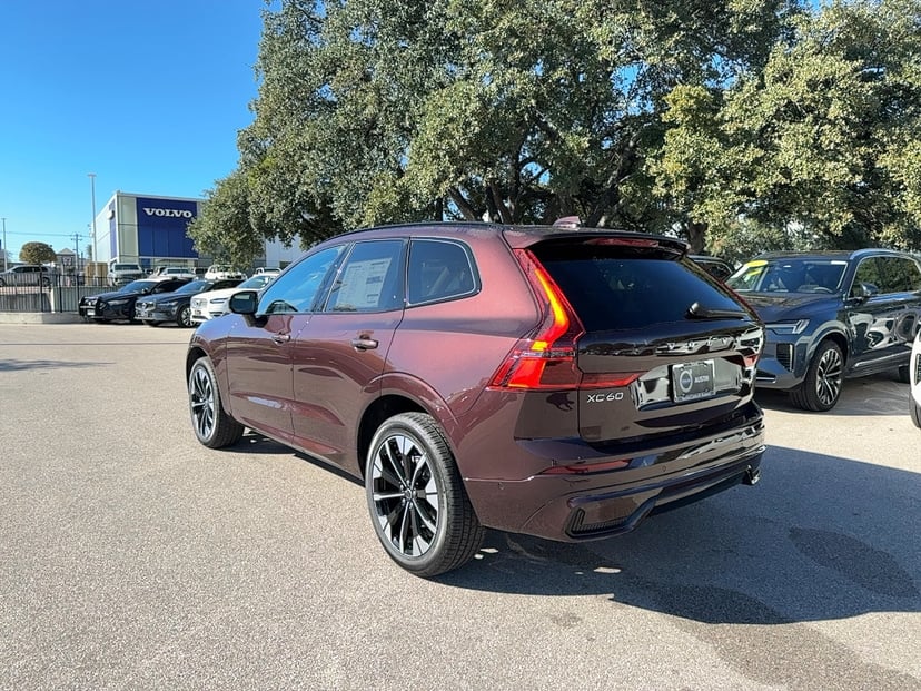 2026 Volvo XC60 - Image 2