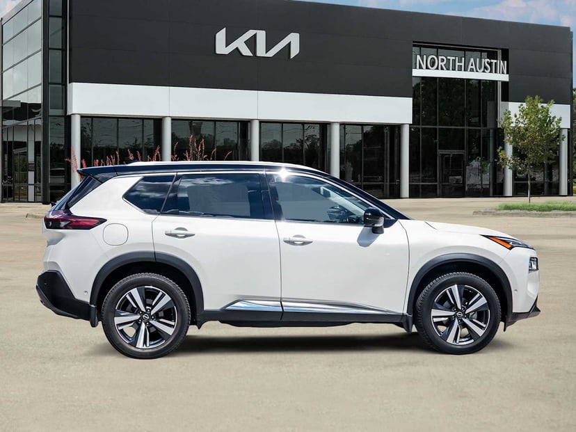 2023 Nissan Rogue - Image 3