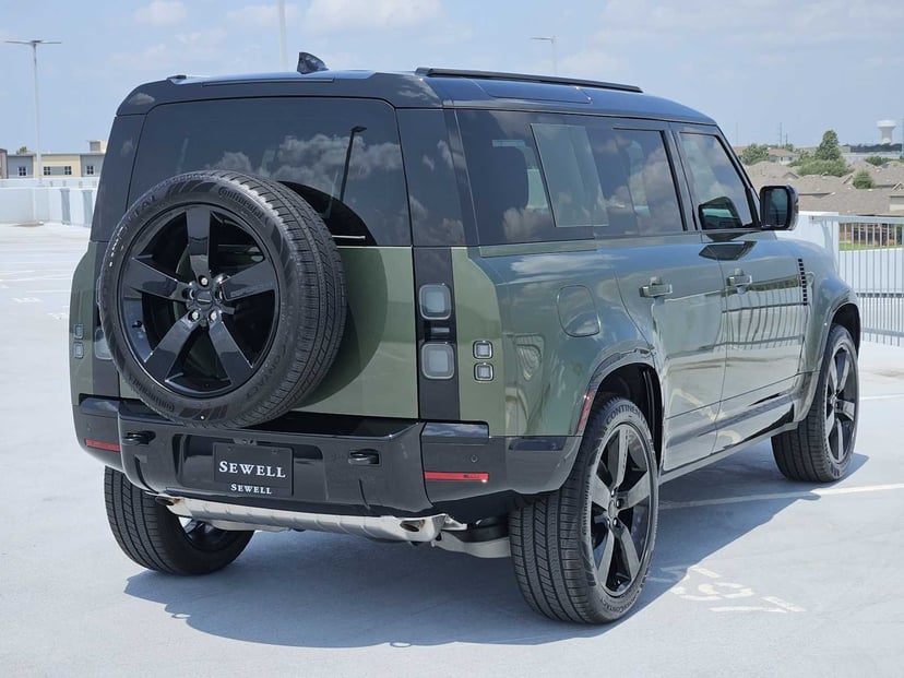 2026 Land Rover Defender - Image 2