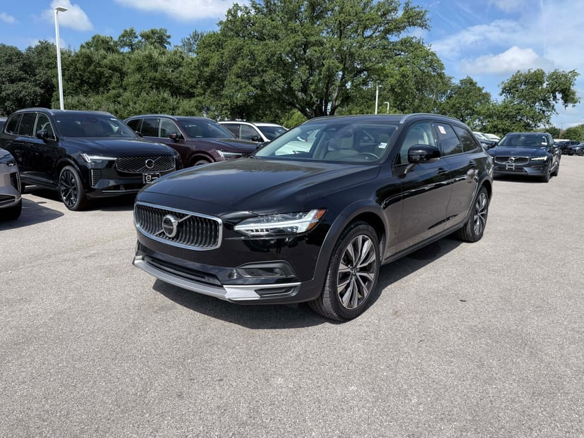 2025 Volvo V90CC - Image 1