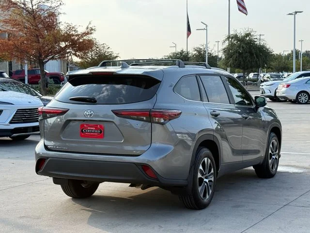 2025 Toyota Highlander - Image 2