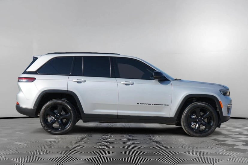2024 Jeep Grand Cherokee - Image 2