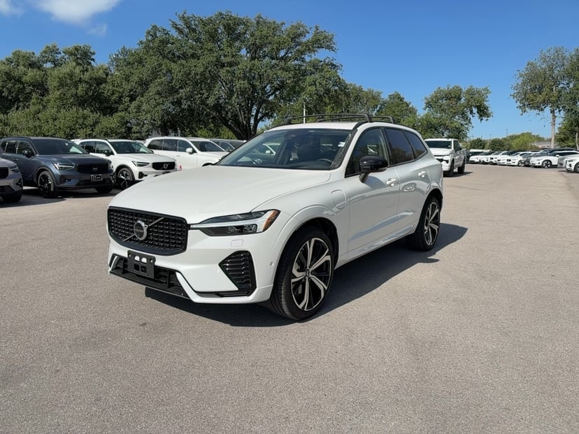 2025 Volvo XC60 - Image 1