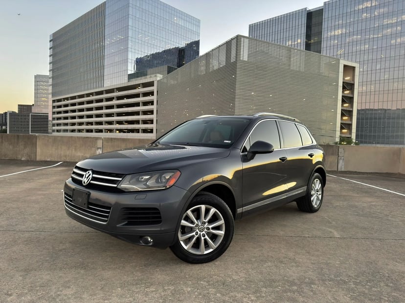 2013 Volkswagen Touareg - Image 1