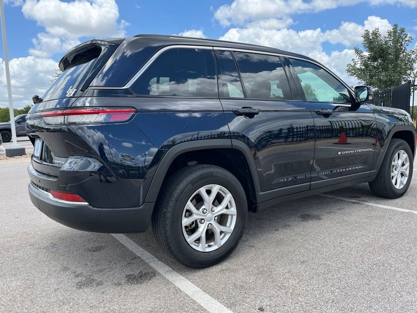 2023 Dodge Grand Cherokee - Image 2