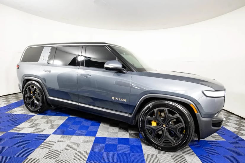 2023 Rivian R1S - Image 1
