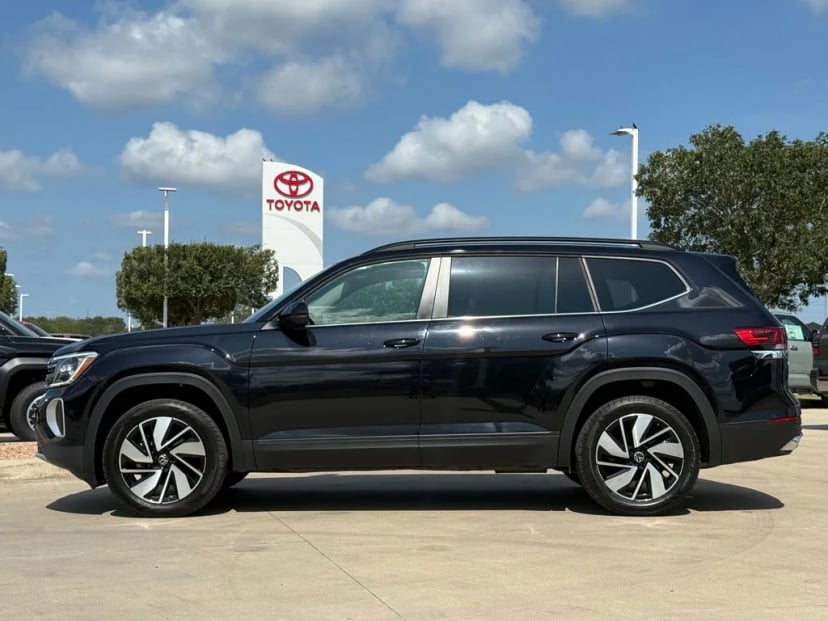 2025 Volkswagen Atlas - Image 2