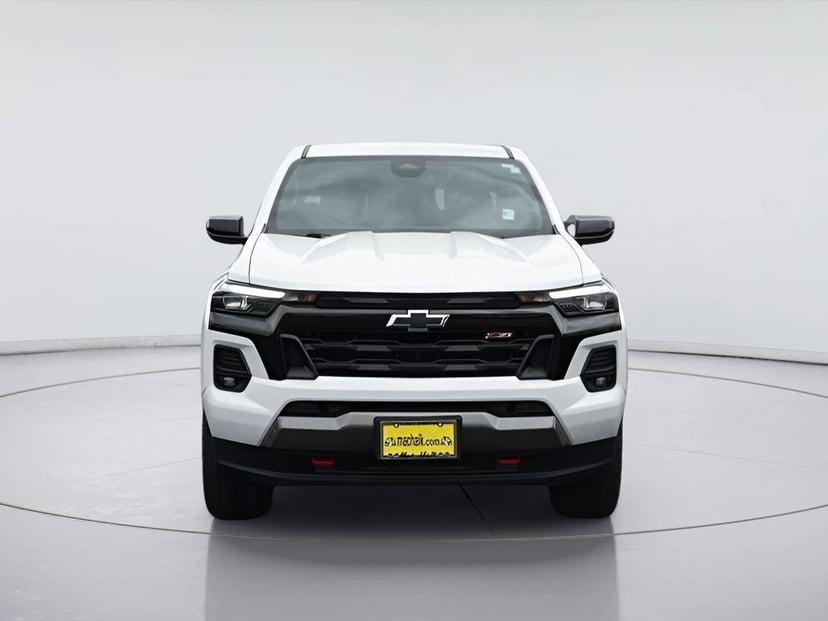 2023 Chevrolet Colorado - Image 3
