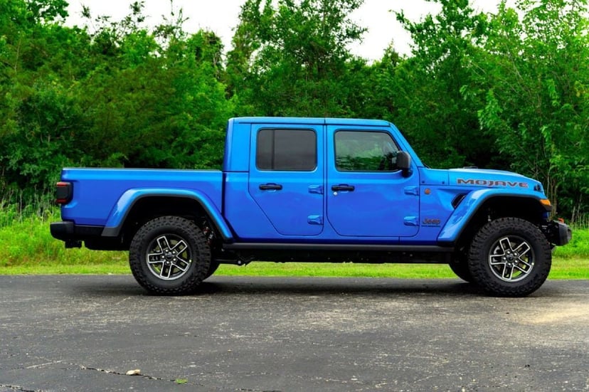 2026 Jeep Gladiator - Image 2