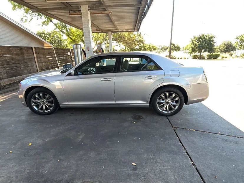 2014 Chrysler 300 - Image 2