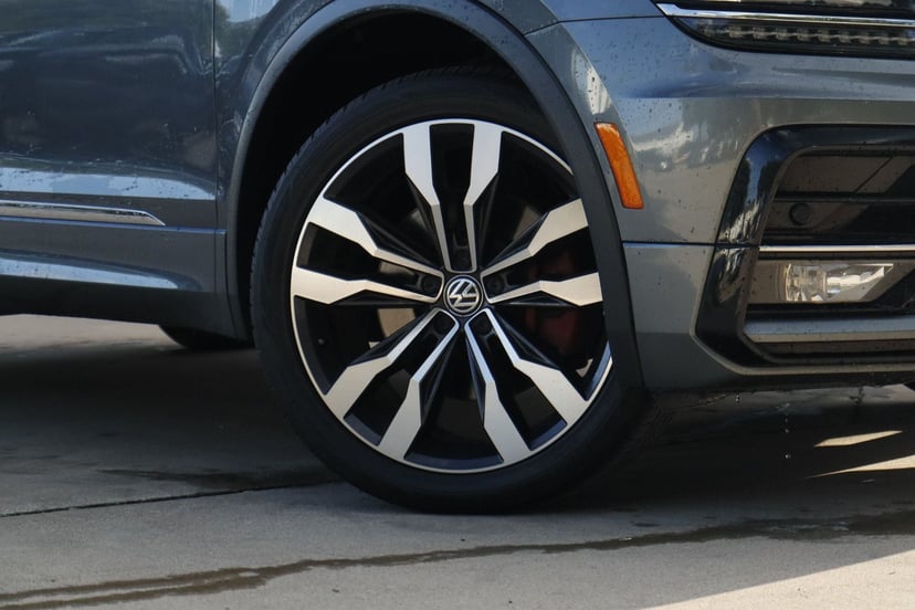 2021 Volkswagen Tiguan - Image 2