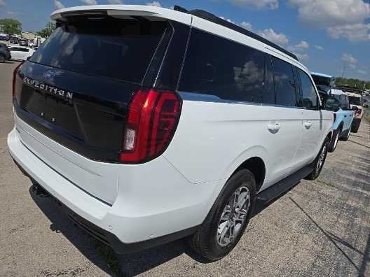 2025 Ford Expedition - Image 3