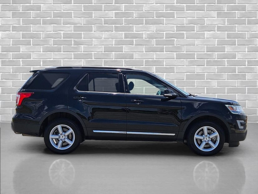 2017 Ford Explorer - Image 2