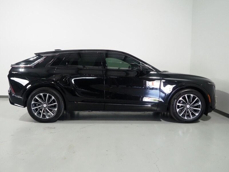 2024 Cadillac Lyriq - Image 2