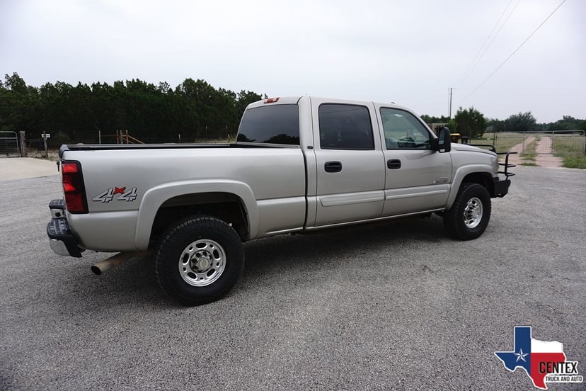 2005 Chevrolet Silverado - Image 2