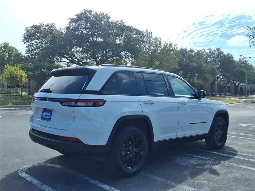 2024 Jeep Grand Cherokee - Image 3
