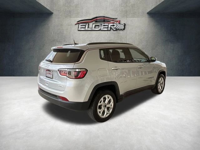 2025 Jeep Compass - Image 3