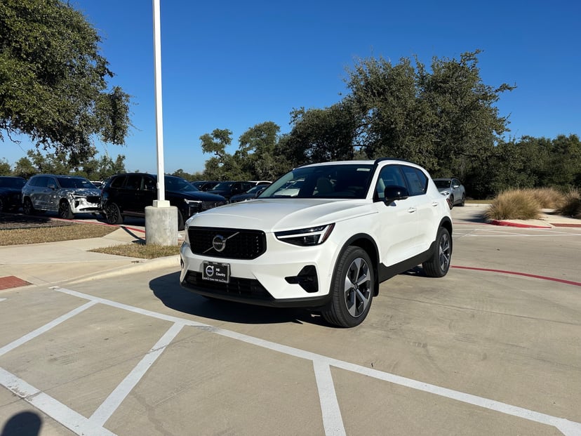 2026 Volvo XC40 - Image 1