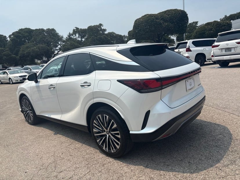 2026 Lexus RX - Image 3