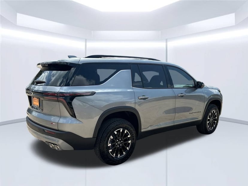 2026 Chevrolet Traverse - Image 3