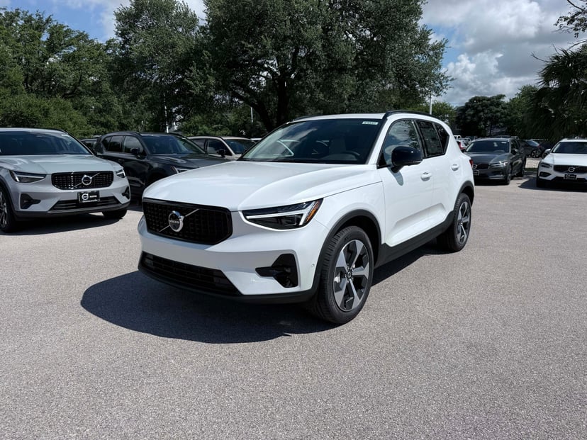 2026 Volvo XC40 - Image 1