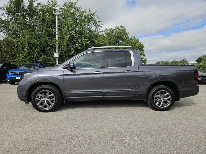 2017 Honda Ridgeline - Image 3