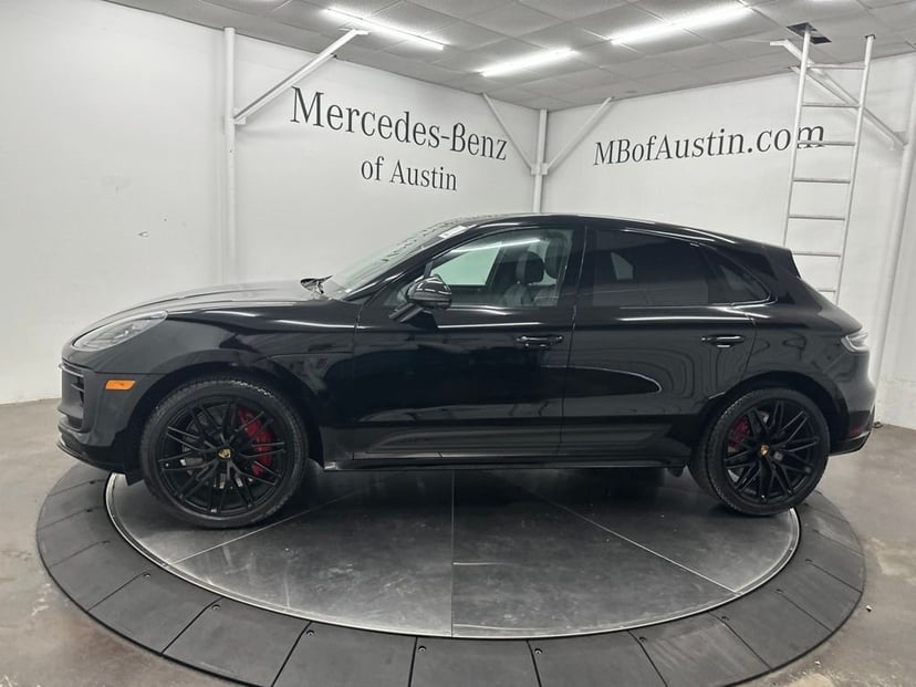 2025 Porsche Macan - Image 2
