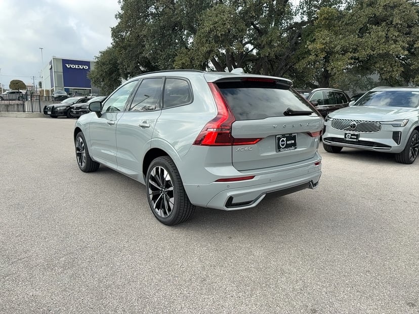 2026 Volvo XC60 - Image 2