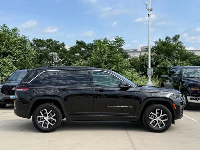 2024 Jeep Grand Cherokee - Image 2
