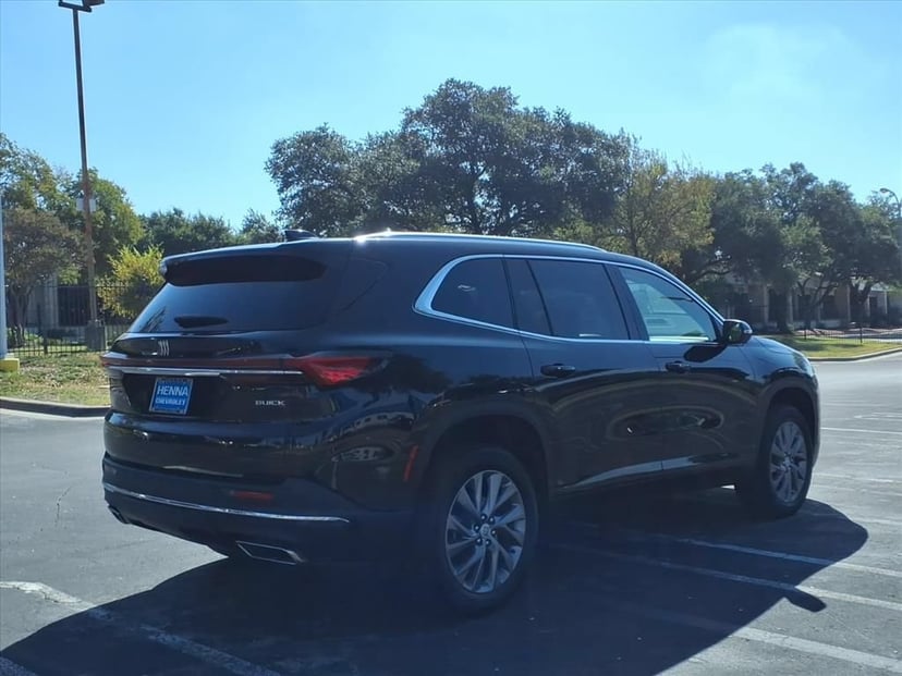 2026 Buick Enclave - Image 3