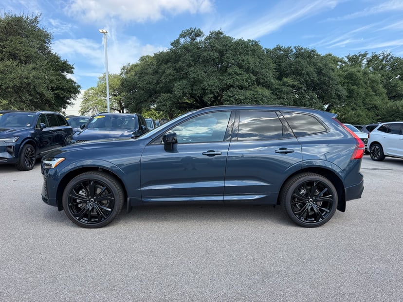 2026 Volvo XC60 - Image 2