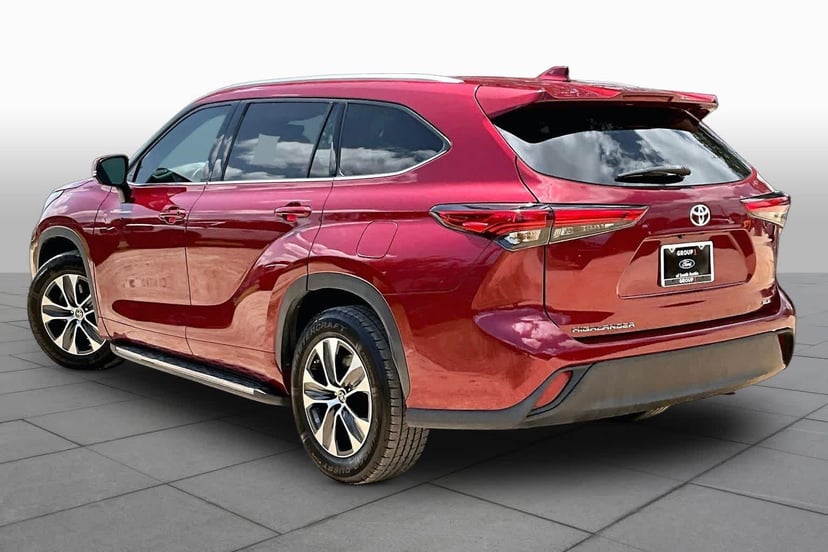 2022 Toyota Highlander - Image 1