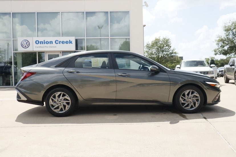 2024 Hyundai Elantra - Image 2