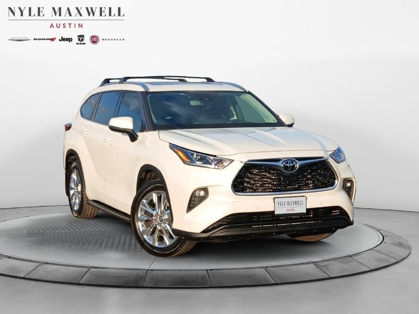 2021 Toyota Highlander - Image 1