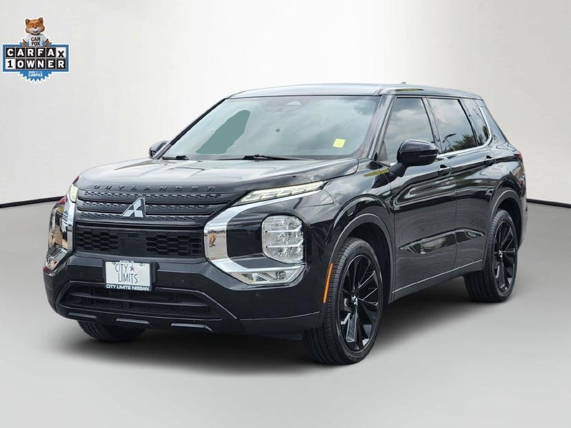 2024 Mitsubishi Outlander - Image 1