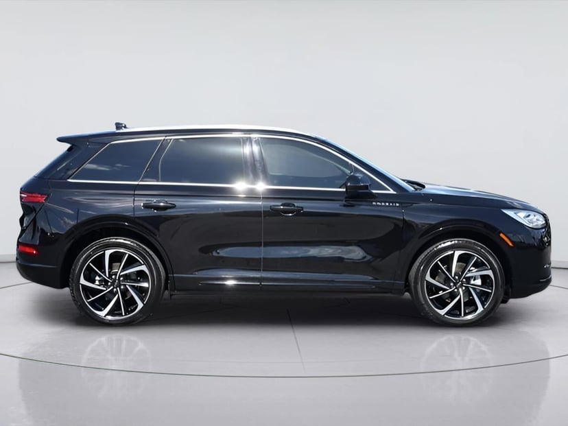 2024 Lincoln Corsair - Image 2