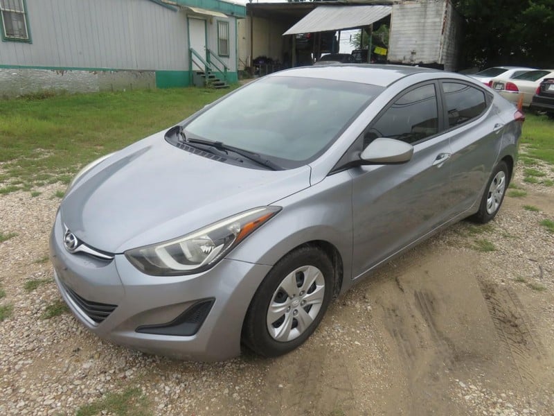 2016 Hyundai Elantra - Image 2