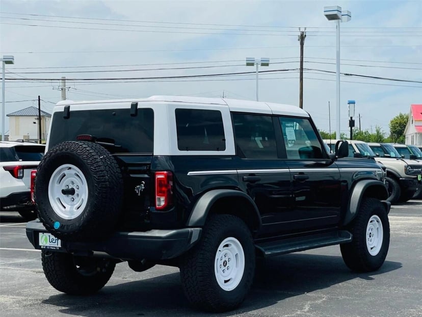 2025 Ford Bronco - Image 2