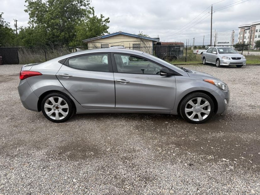2013 Hyundai Elantra - Image 3