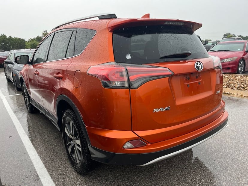2016 Toyota RAV4 - Image 3
