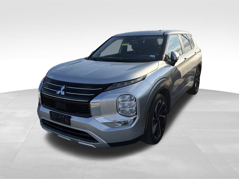 2023 Mitsubishi Outlander - Image 1