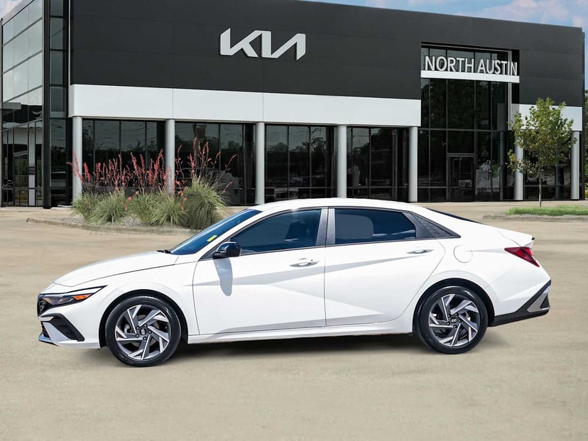 2025 Hyundai Elantra - Image 2