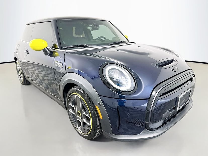 2022 MINI Cooper SE Electric Iconic 2D Hatchback Black - Image 1