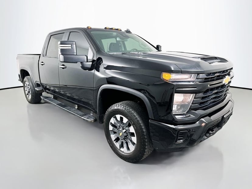 2025 Chevrolet Silverado HD - Image 3