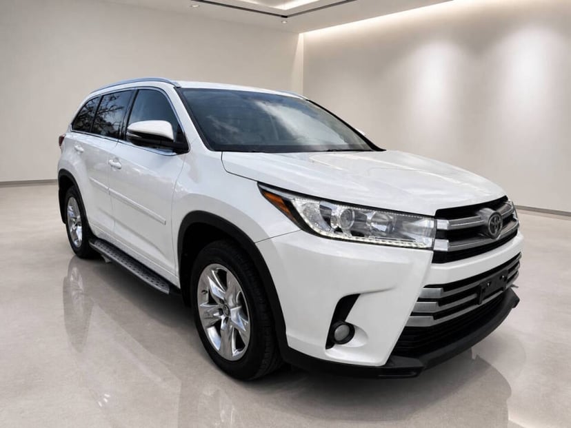 2017 Toyota Highlander - Image 1