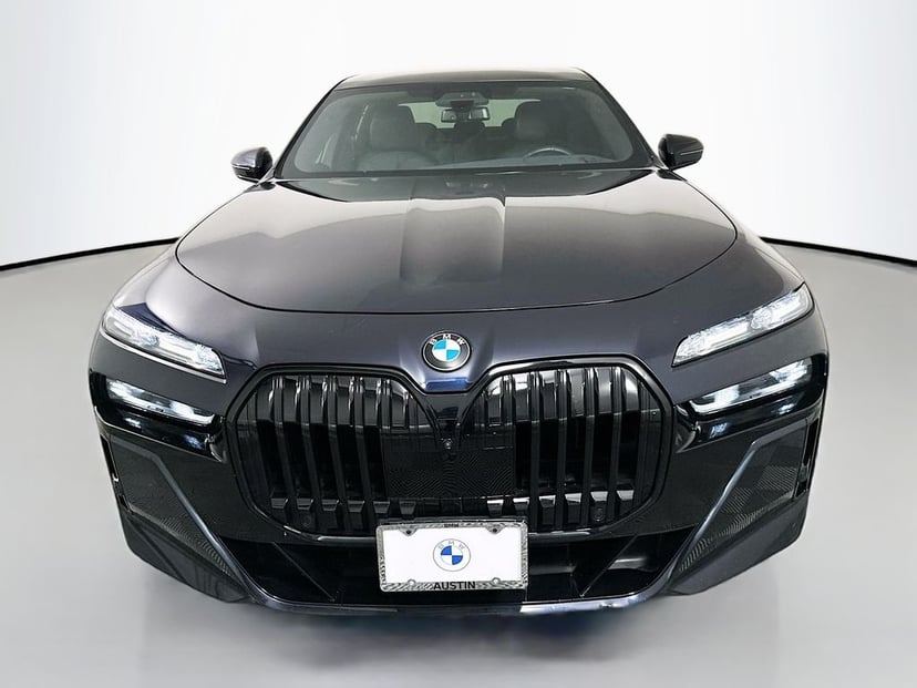 2024 BMW 7 Series - Image 2