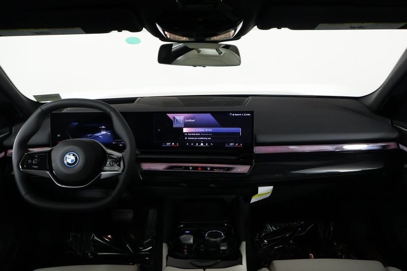 2027 BMW i5 - Image 3