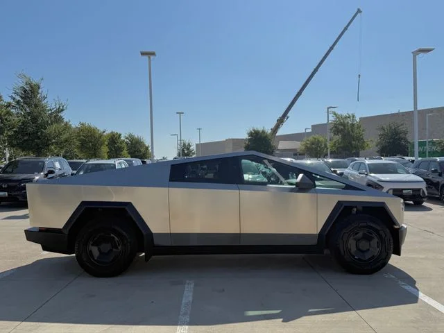 2026 Tesla cybertruck - Image 3